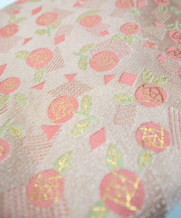 Close-up of Kyoto-made pink rose Kinran fabric shoulder gamaguchi bag